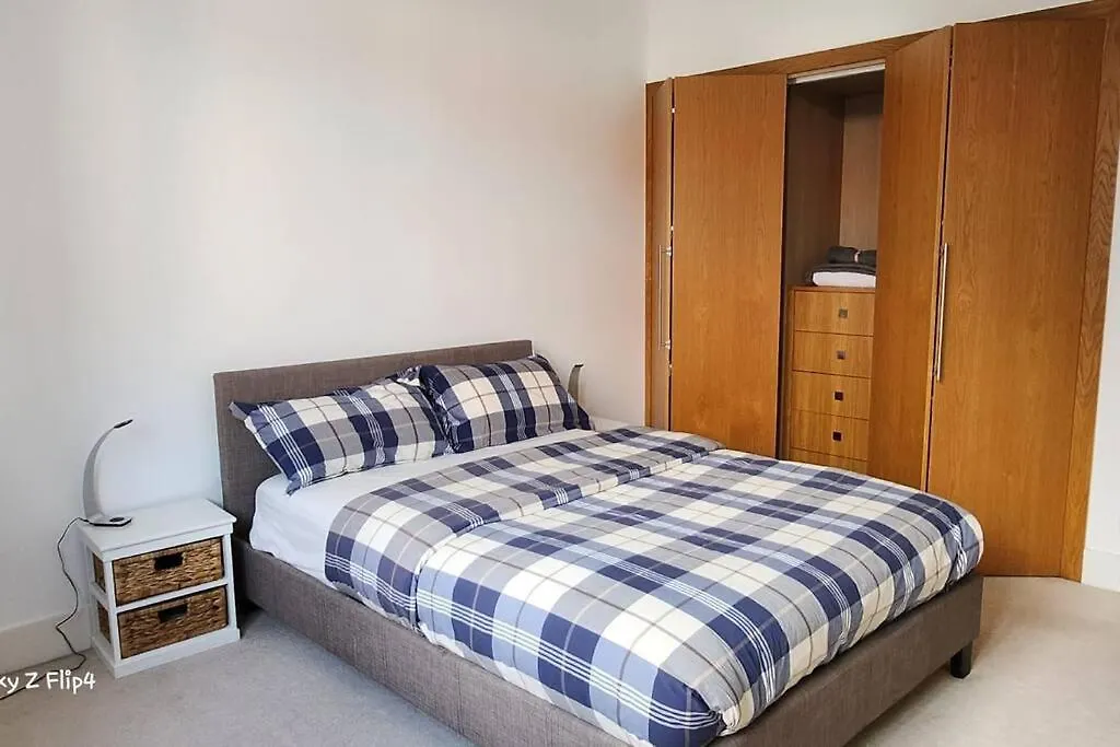 Spacious 2 Bedroom Apartment Edinburgh