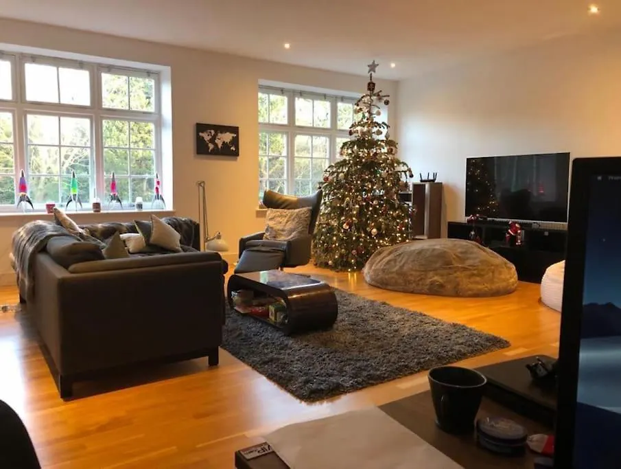 Spacious 2 Bedroom Apartment Edinburgh