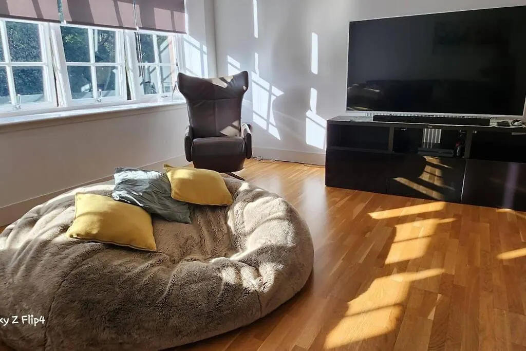 Spacious 2 Bedroom Apartment Edinburgh